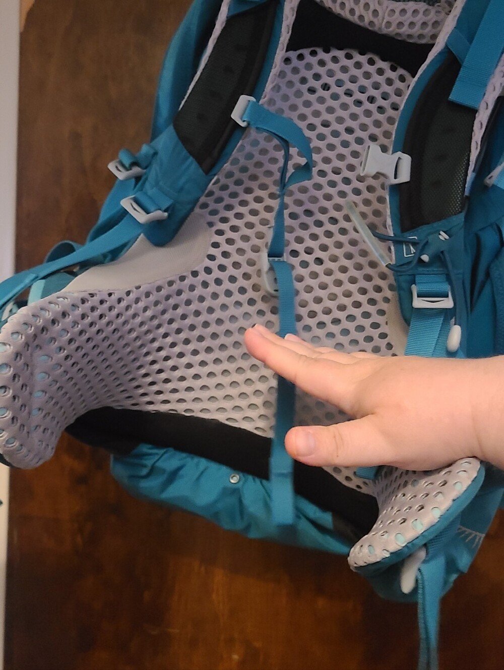 OSPREY Mira AG 34 Backpack XS/S with rain cover - Picture 11 of 12